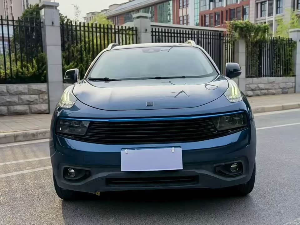 Lynk & Co 01