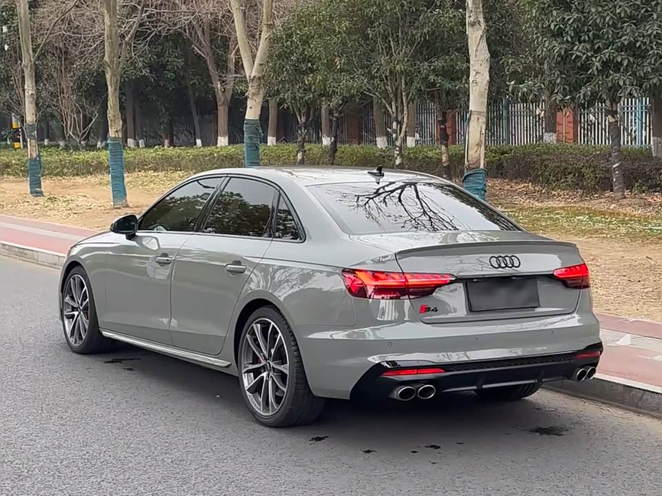 Audi S4