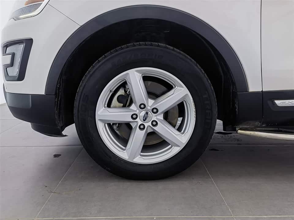 Ford Explorer Ford Explorer