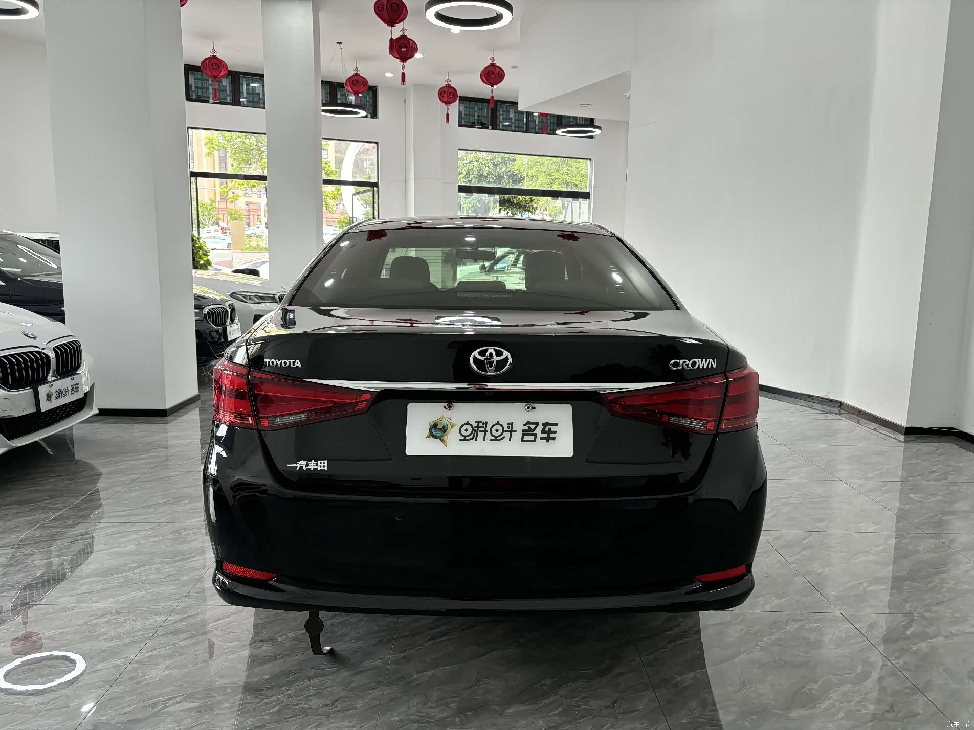 Toyota Crown, 2017 все фото