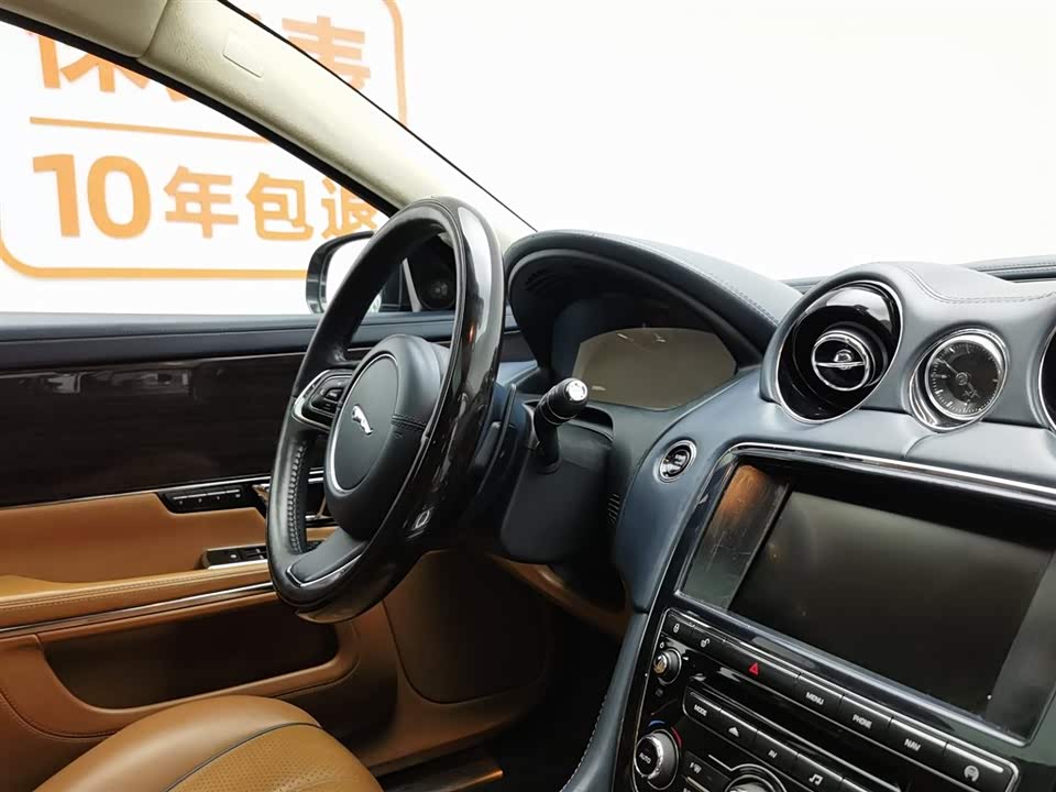 Jaguar XJ Jaguar XJ