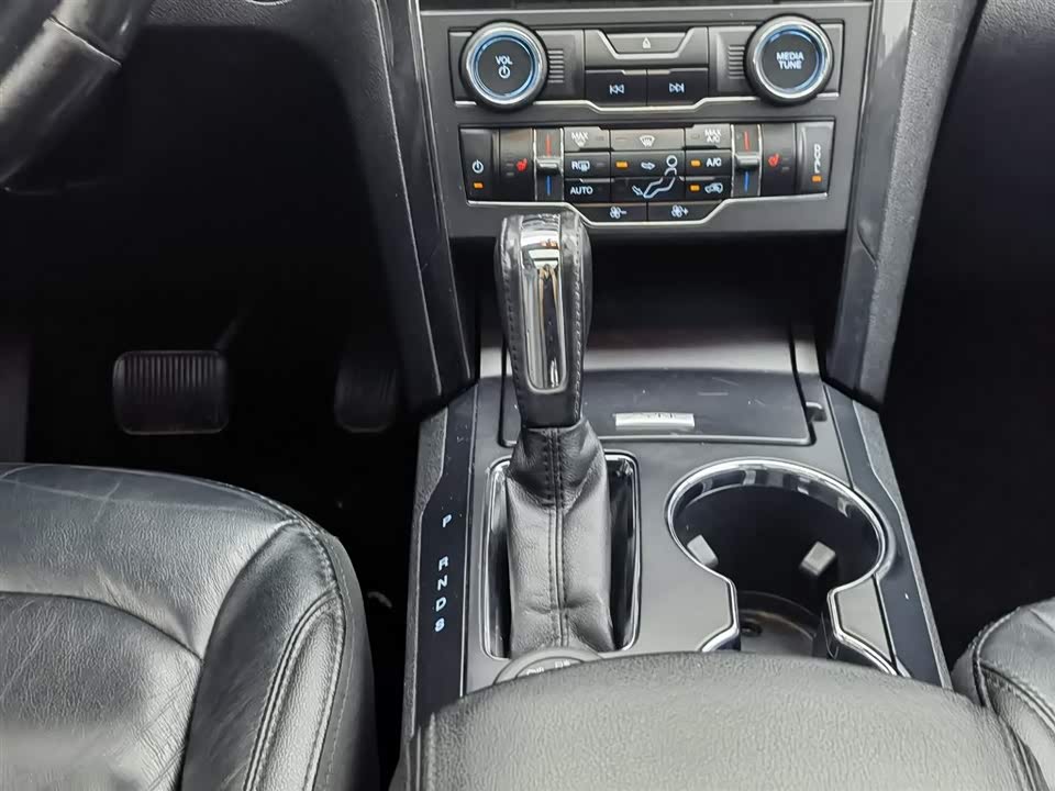 Ford Explorer Ford Explorer