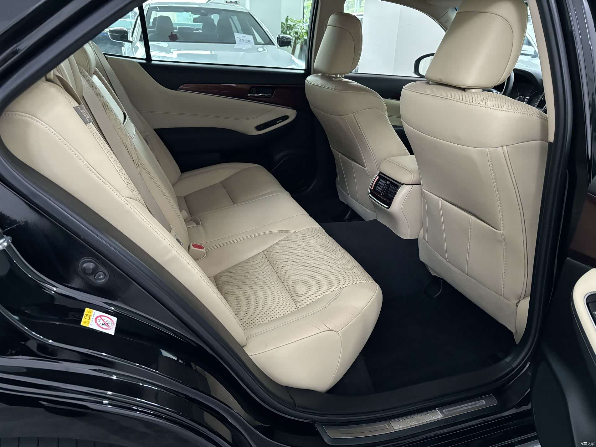 Toyota Crown, 2017 8