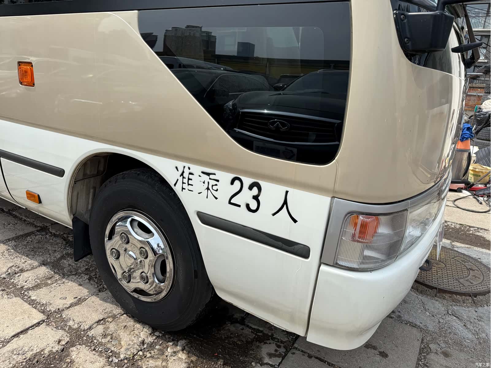 Toyota Coaster, 2011 8