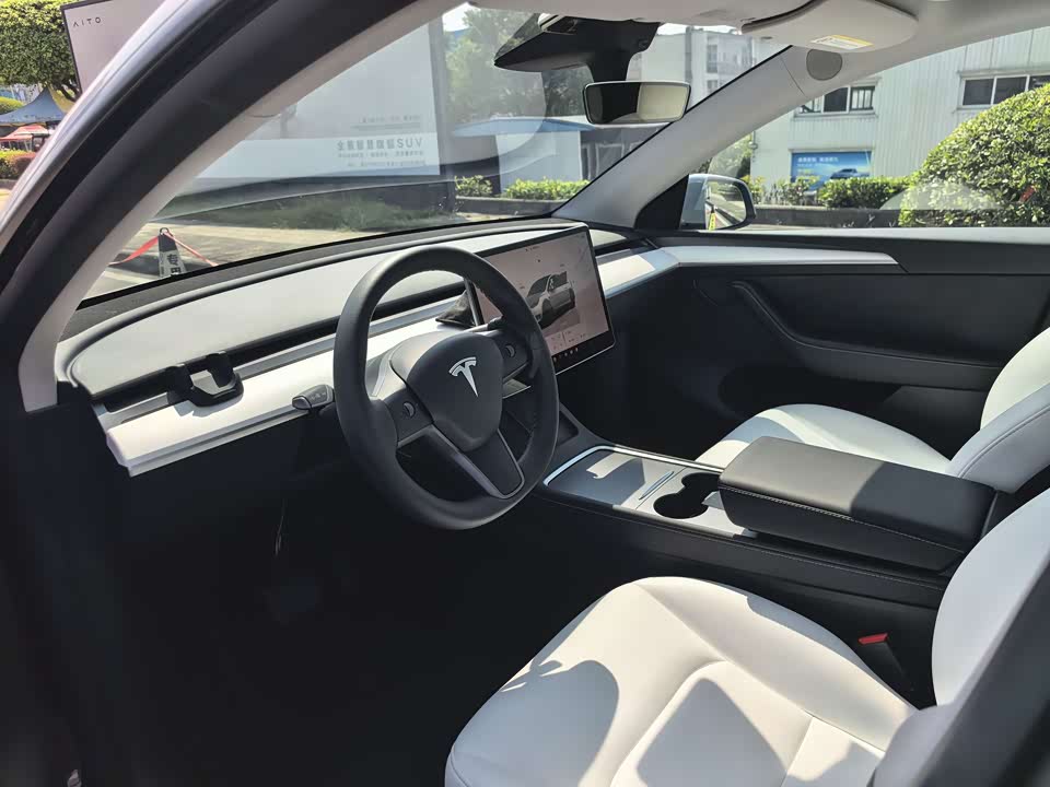 Tesla Model Y Tesla Model Y