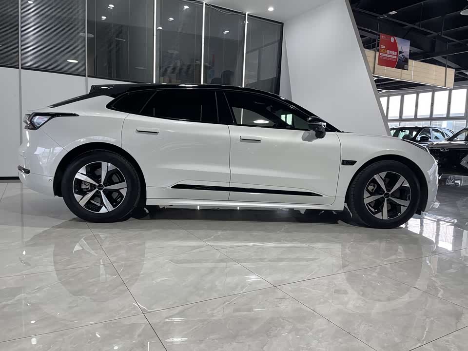 Zeekr 001