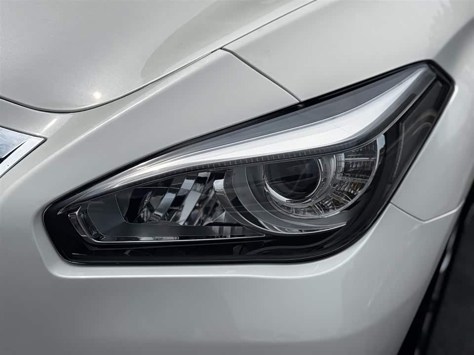 Infiniti Q70 Infiniti Q70