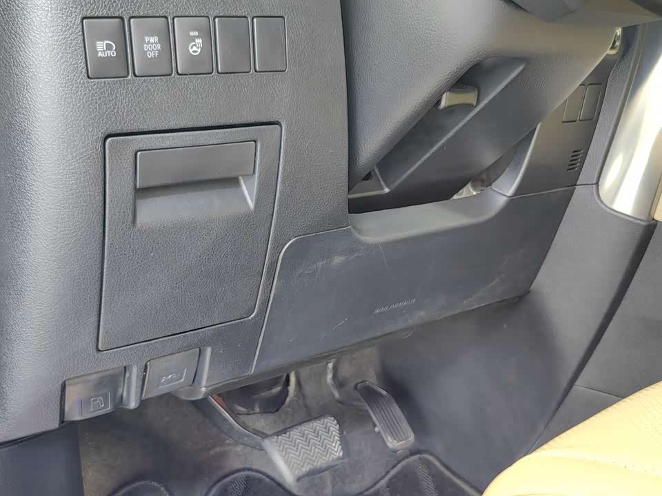 Toyota Elfa