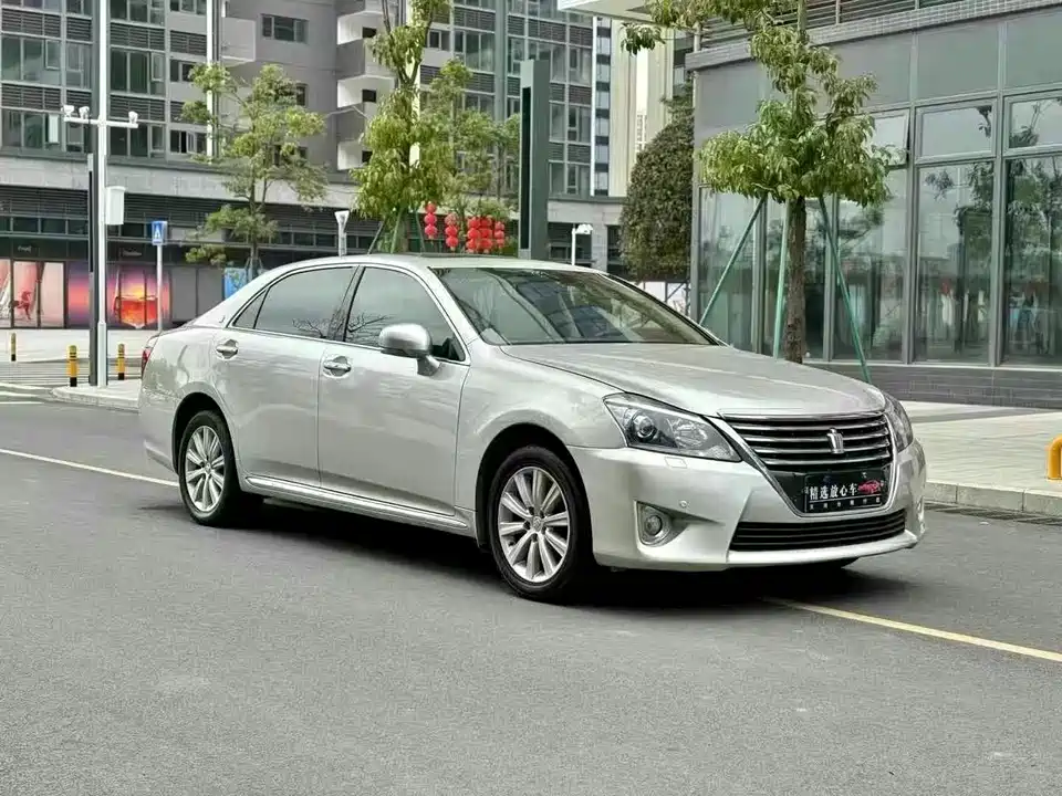 Toyota crown