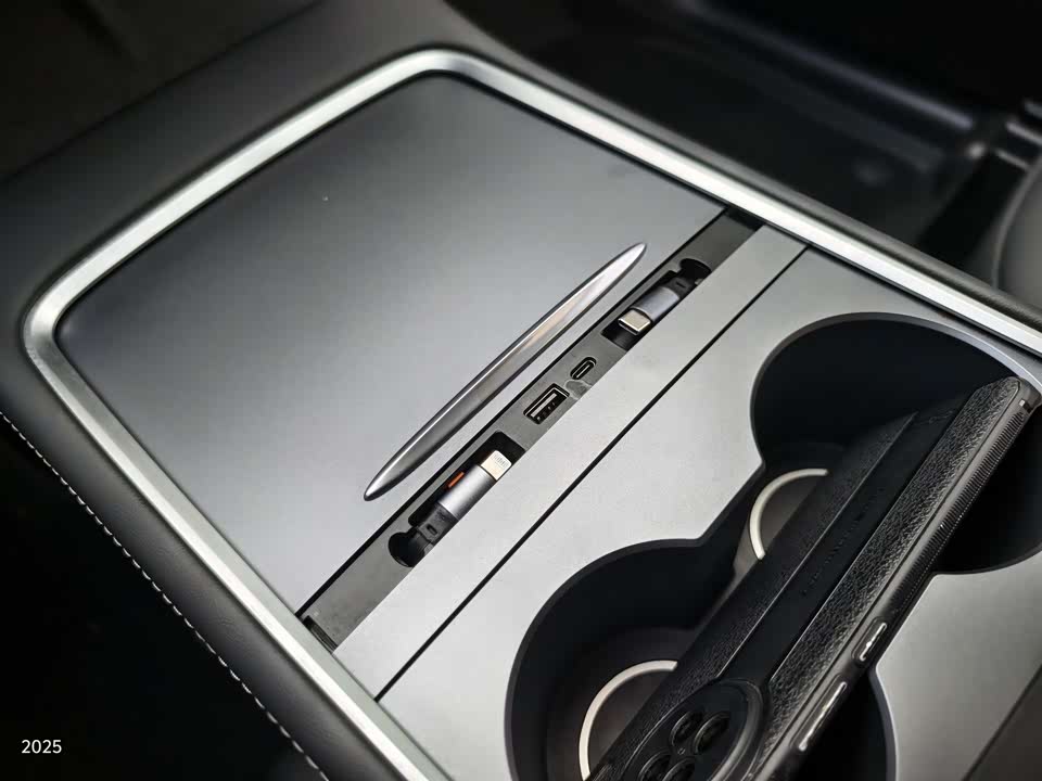 Tesla Model Y Tesla Model Y