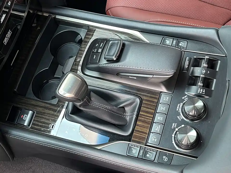 Lexus LX