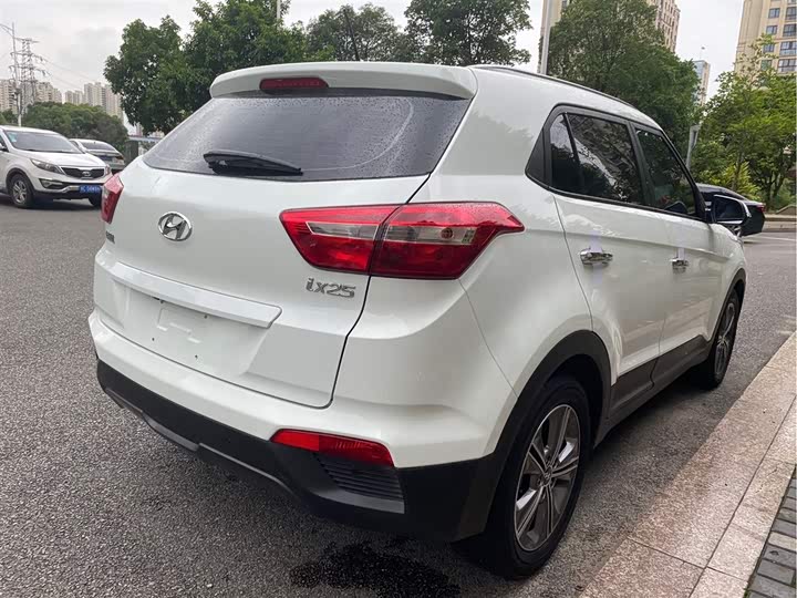 北京现代ix25 2015款 1.6l 自动两驱智能型gls