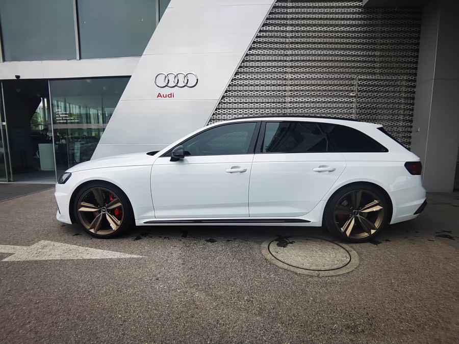 【南京】奥迪rs 4 2021款 rs4 avant 暗金版_84.8000_二手车之家