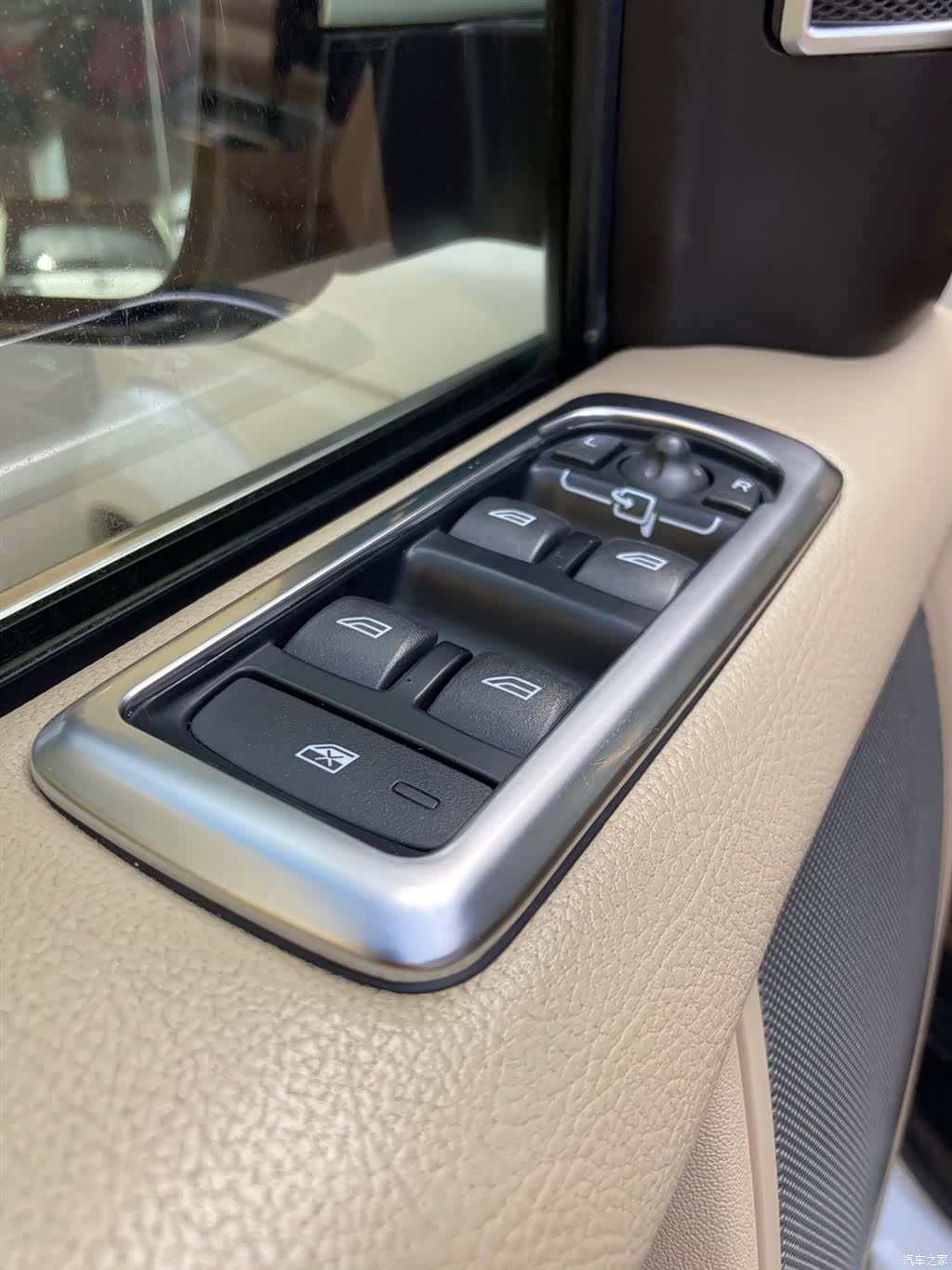 Land Rover Discovery, 2012 9
