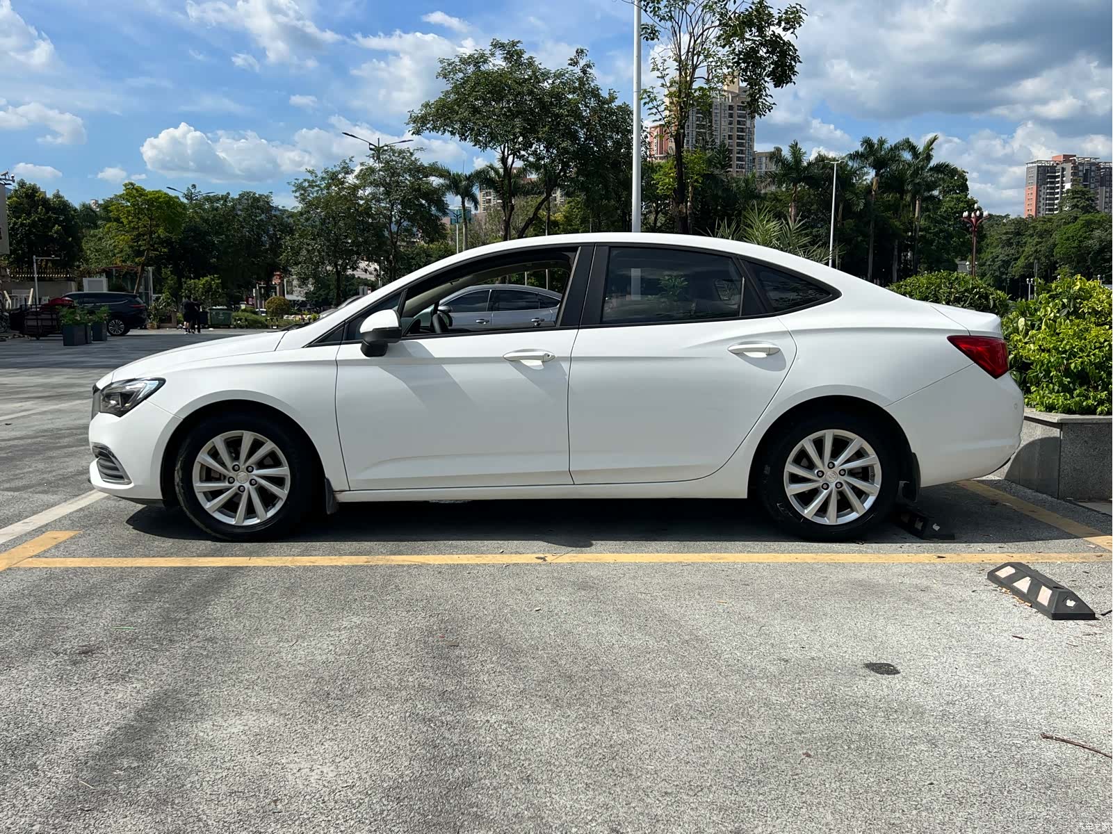 Buick Verano, 2018 4