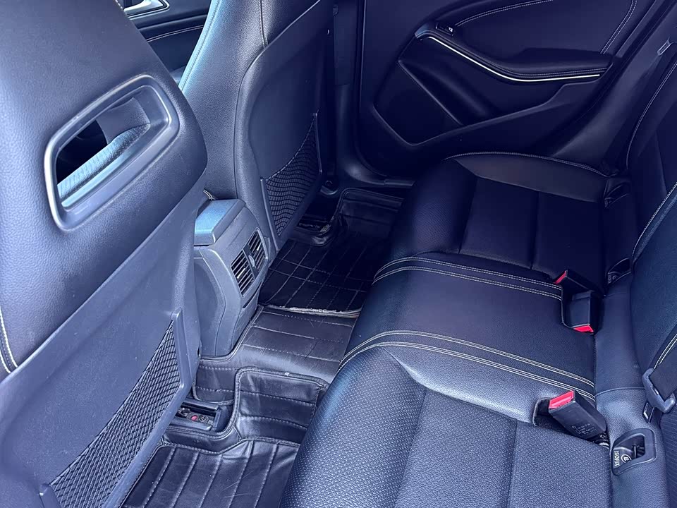 Mercedes-Benz GLA Mercedes-Benz GLA