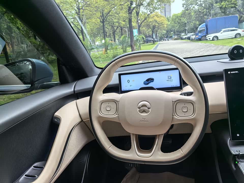 NIO ET5