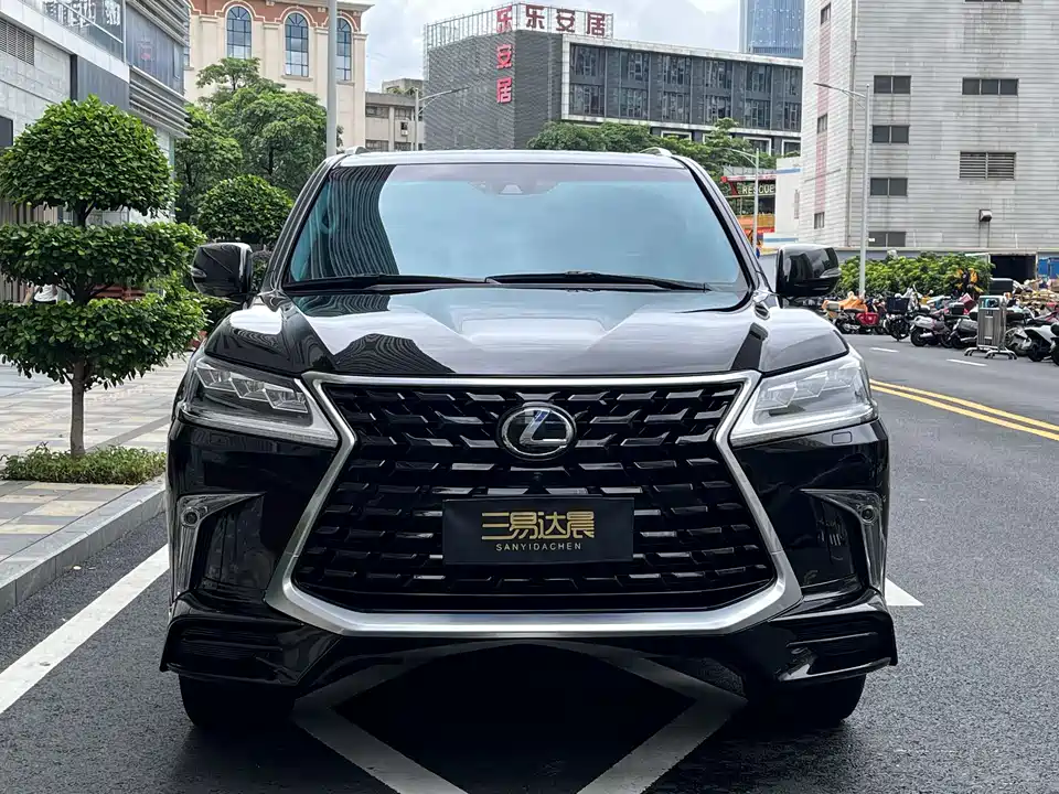 Lexus LX