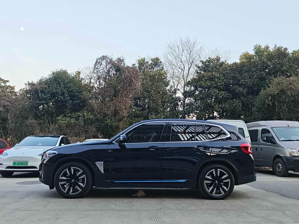 BMW iX3 BMW iX3