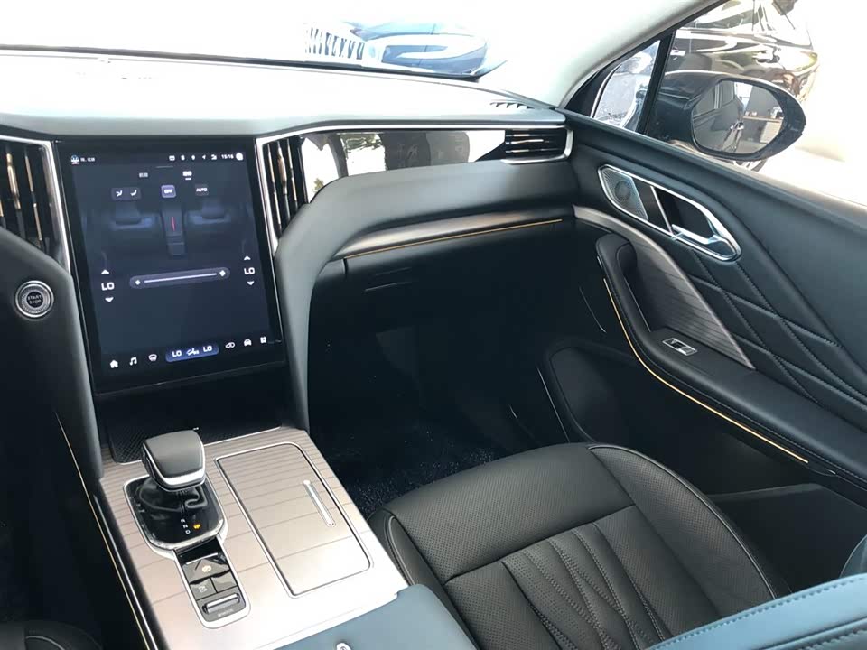 Hongqi HS7 PHEV