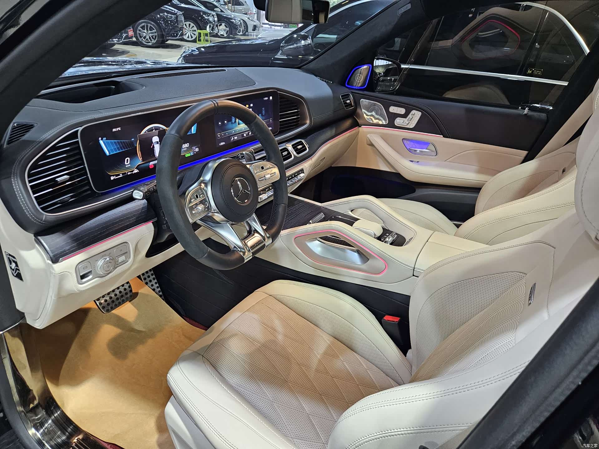 Mercedes-Benz GLS, 2024 11