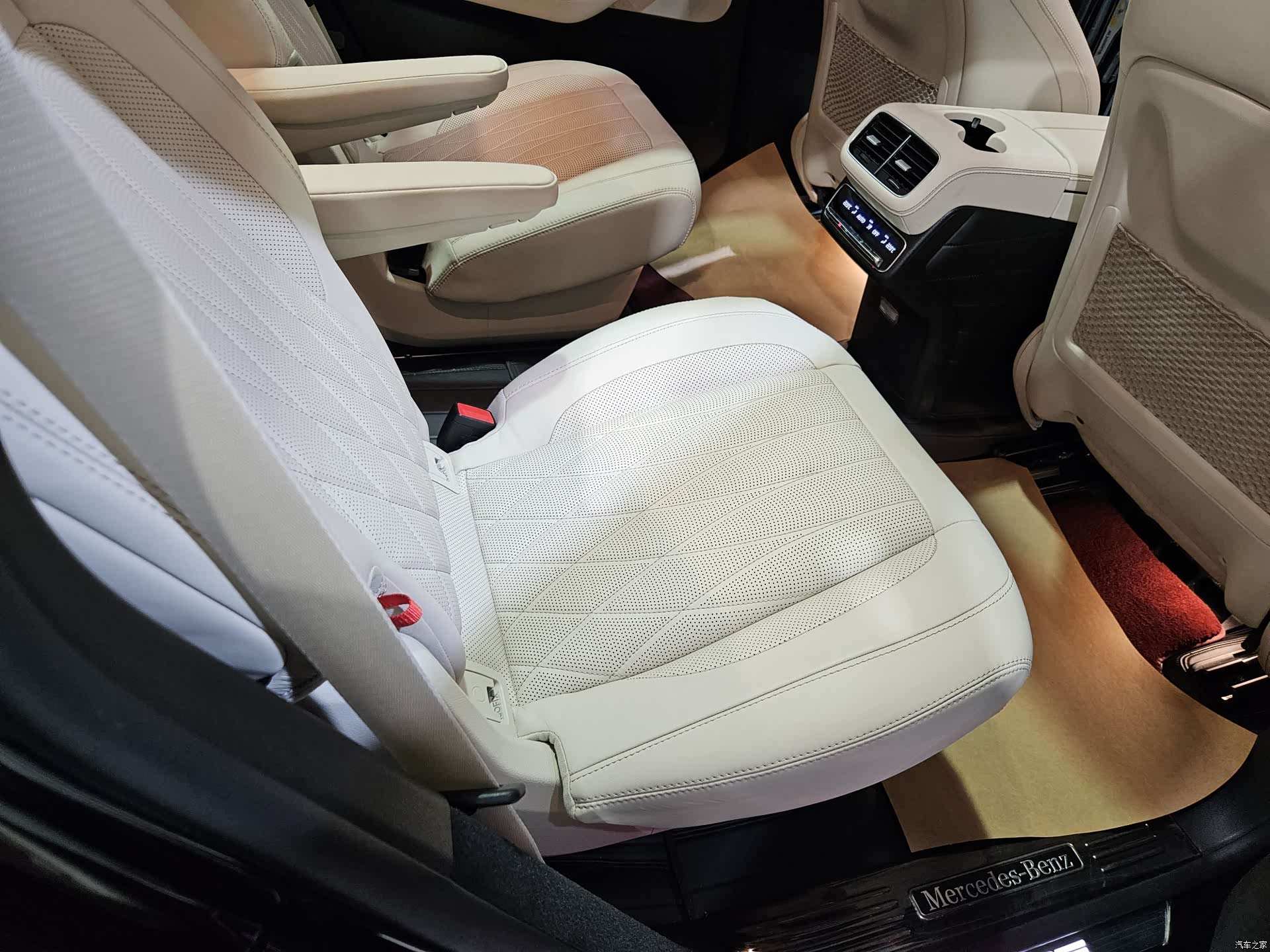 Mercedes-Benz GLS, 2024 24