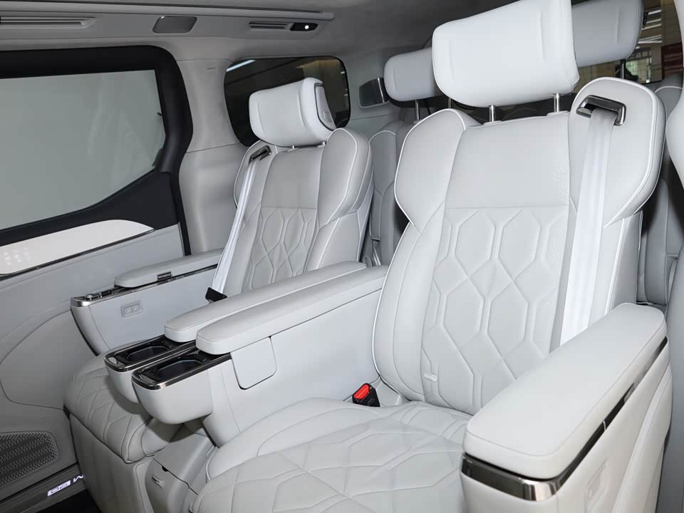 Volvo EM90 Volvo EM90