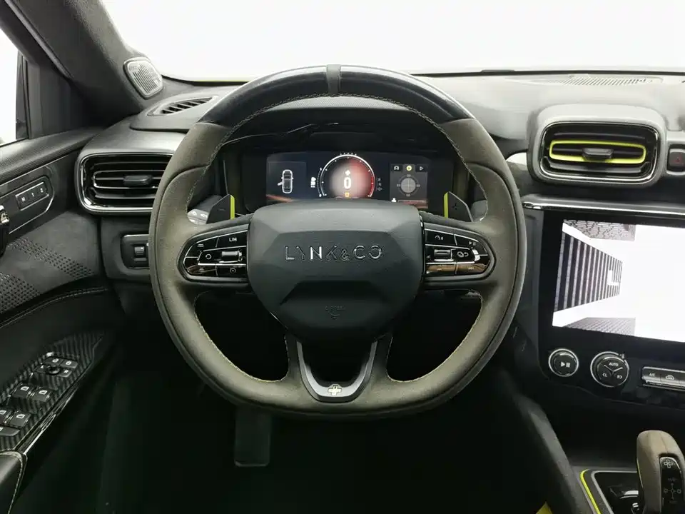 Lynk & Co 03