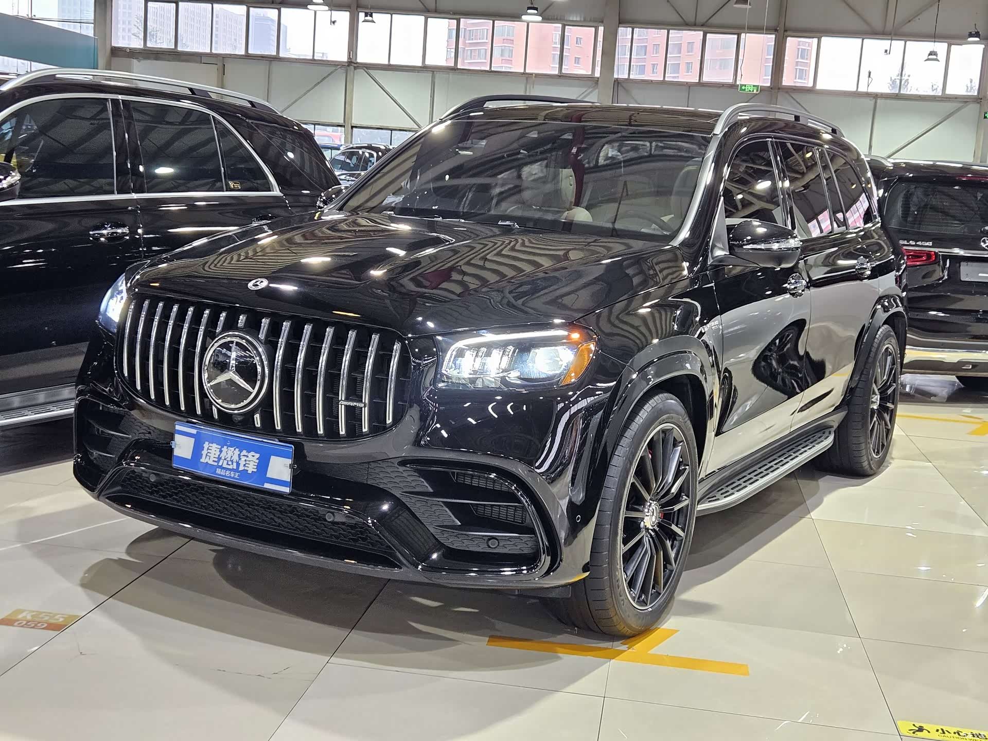 Mercedes-Benz GLS, 2024 1
