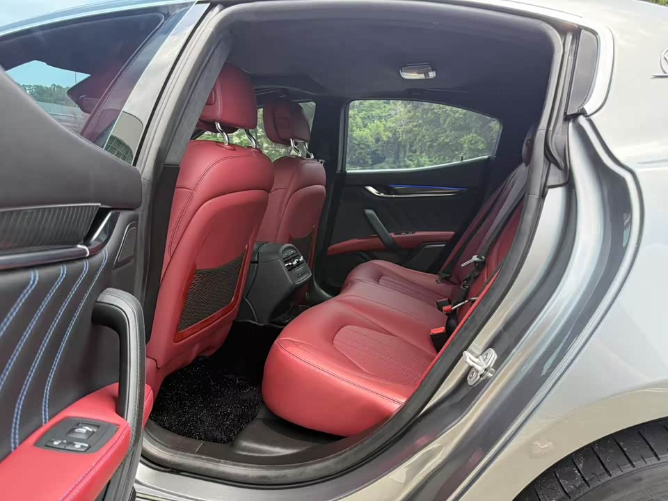 Maserati Ghibli Maserati Ghibli
