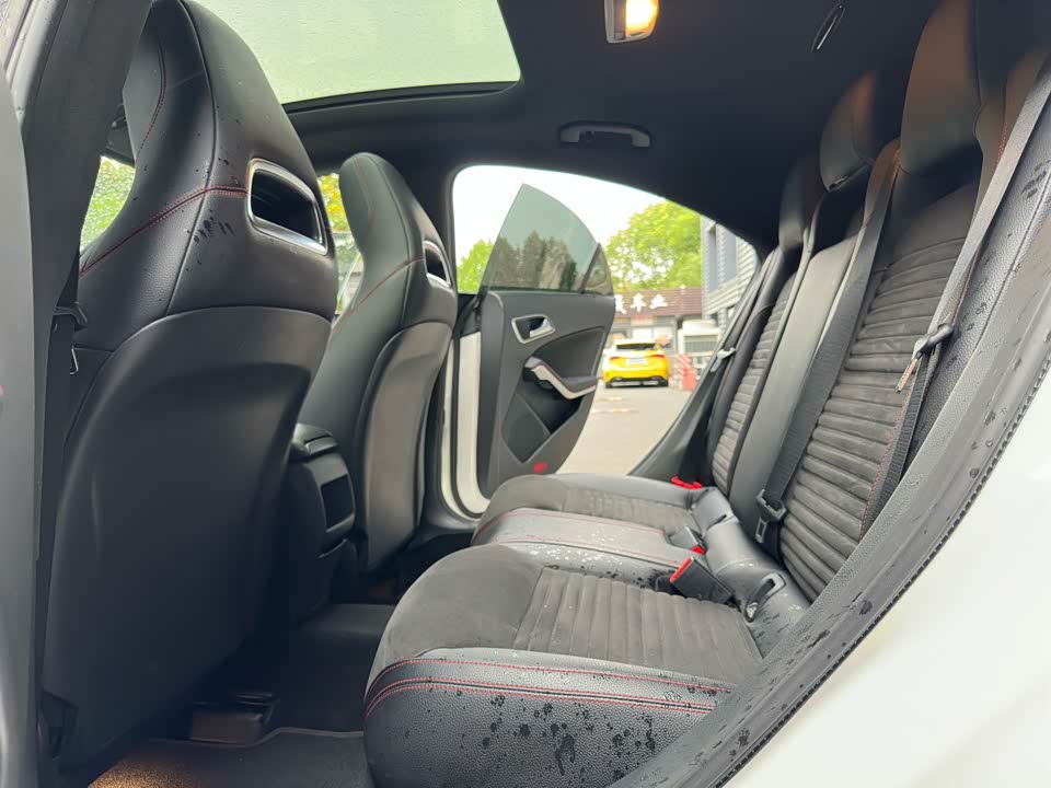Mercedes-Benz CLA Mercedes-Benz CLA