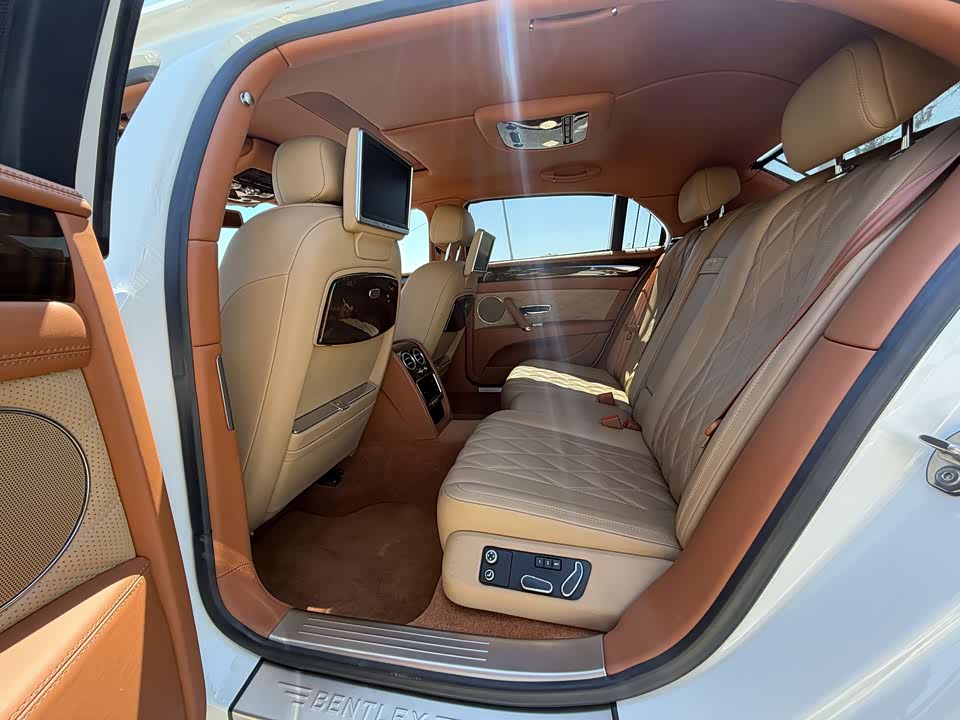 Bentley Flying