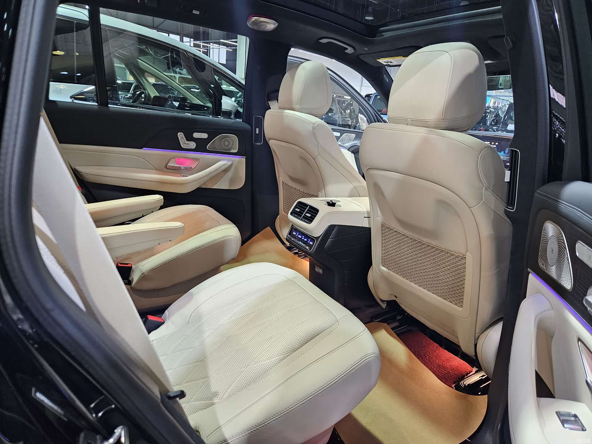 Mercedes-Benz GLS, 2024 23