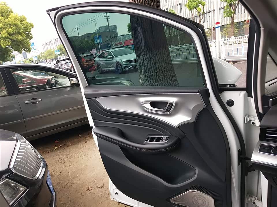 Roewe iMAX8