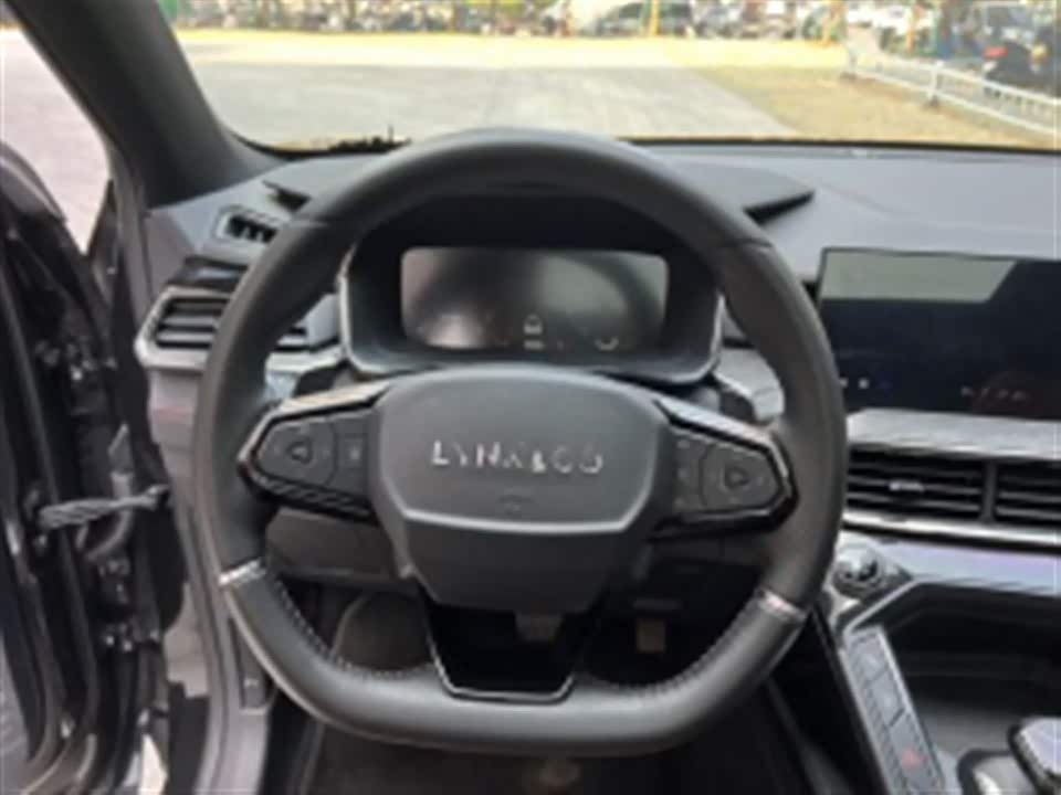 Lynk & Co 06 Lynk & Co 06