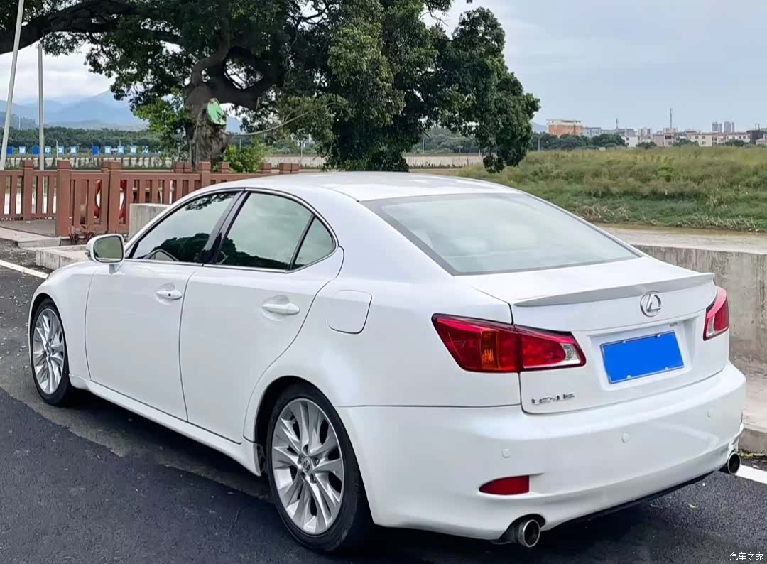 Lexus IS, 2009 4