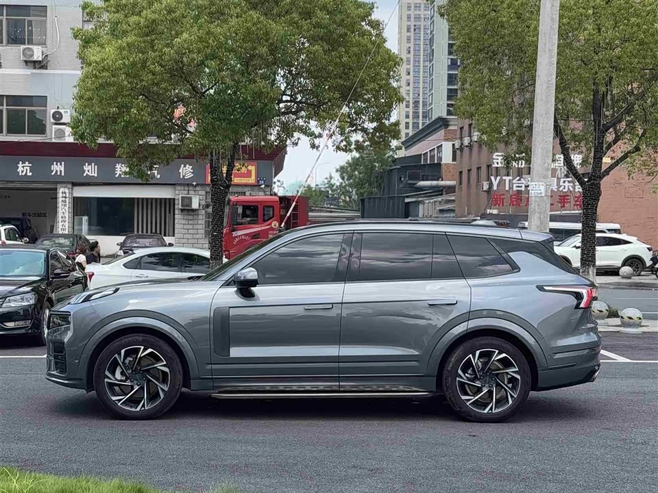 Lynk & Co 09