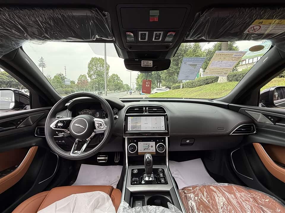 Jaguar XEL Jaguar XEL