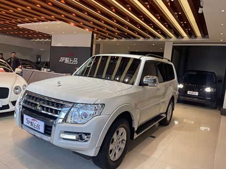 帕杰罗(进口)v93 2020款 3.0l 中东版