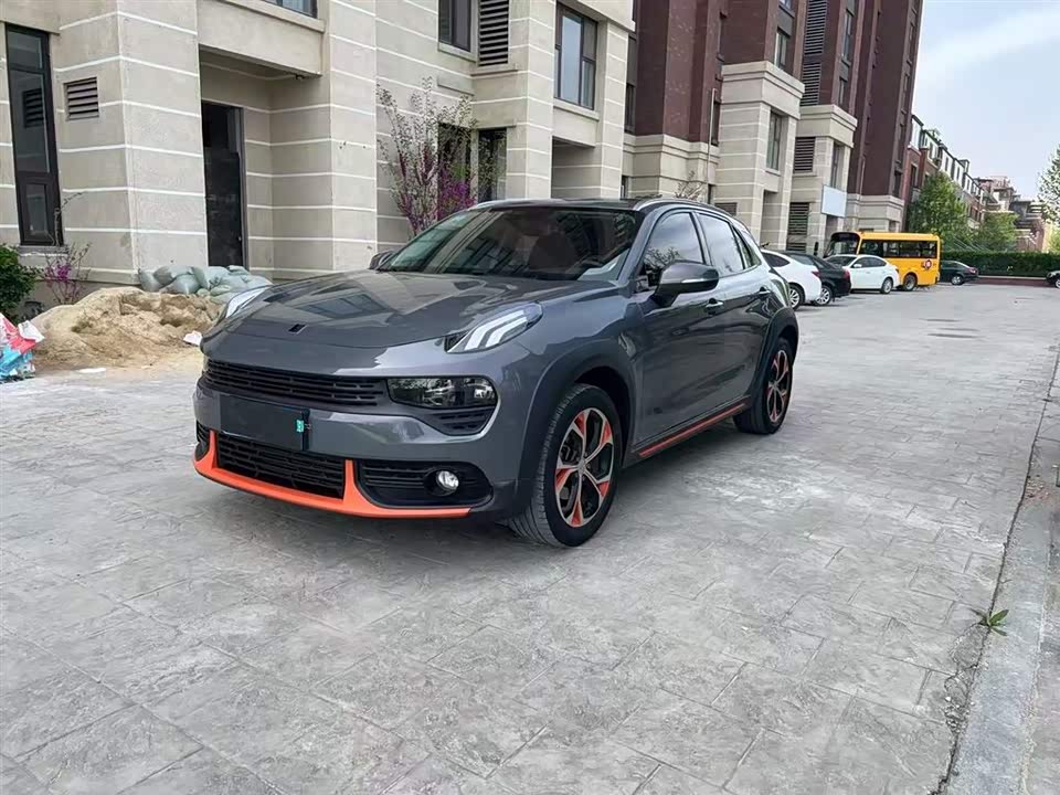 Lynk & Co 02 Lynk & Co 02