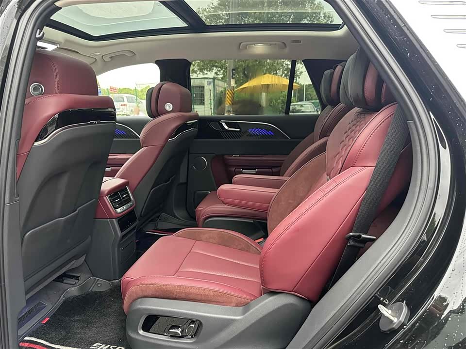 Hongqi E-HS9
