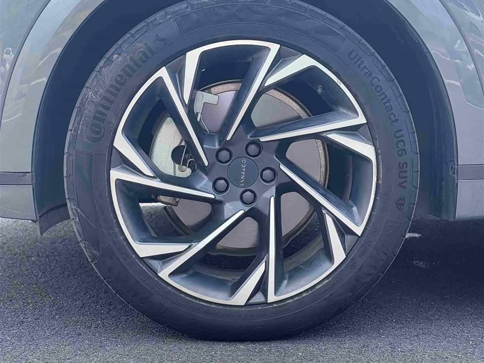 Lynk & Co 09