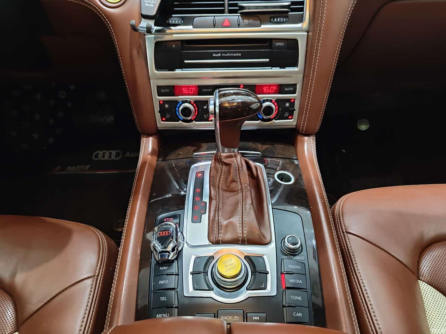 Audi Q7, 2012 11