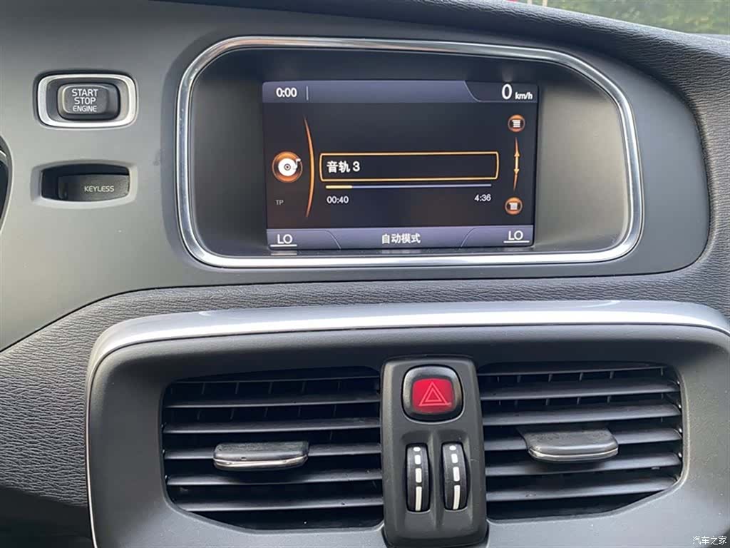 Volvo V40, 2013 6