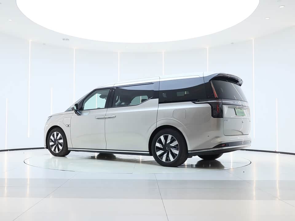 Volvo EM90 Volvo EM90