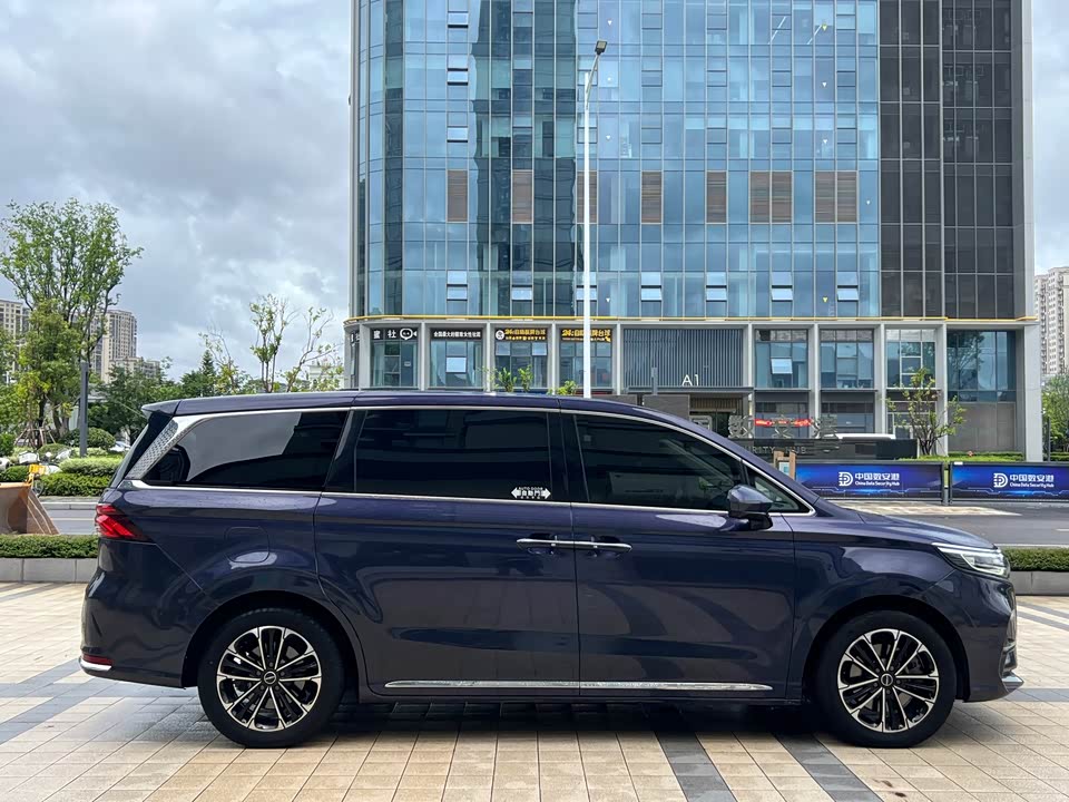 Roewe iMAX8