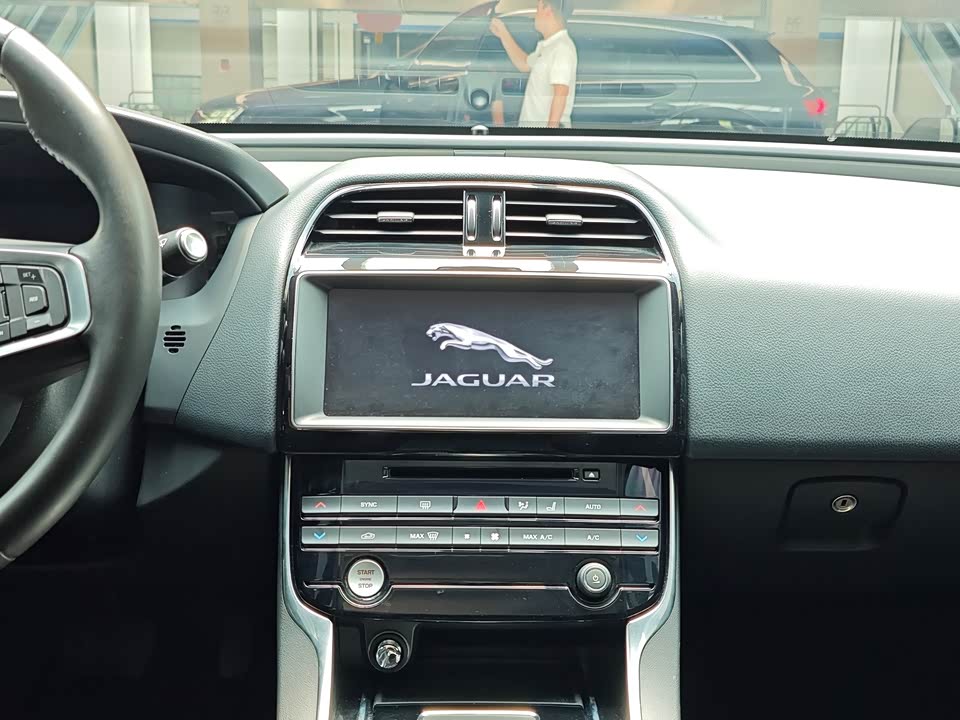 Jaguar XEL Jaguar XEL