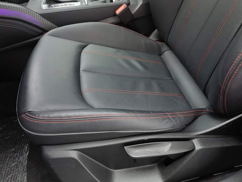 Audi Q2L Audi Q2L