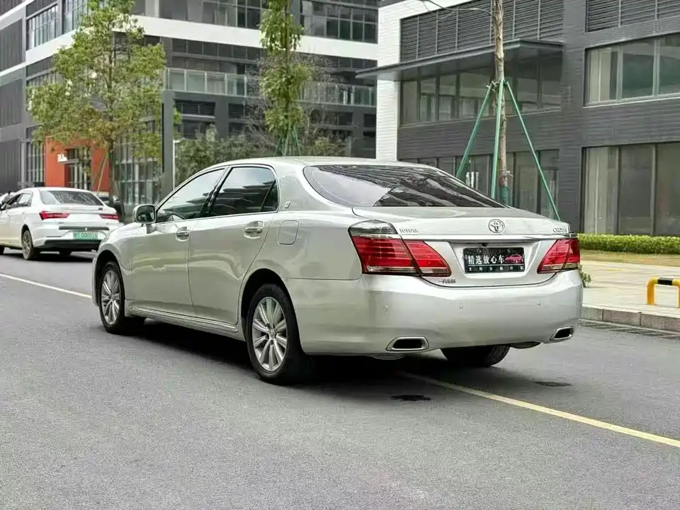 Toyota crown