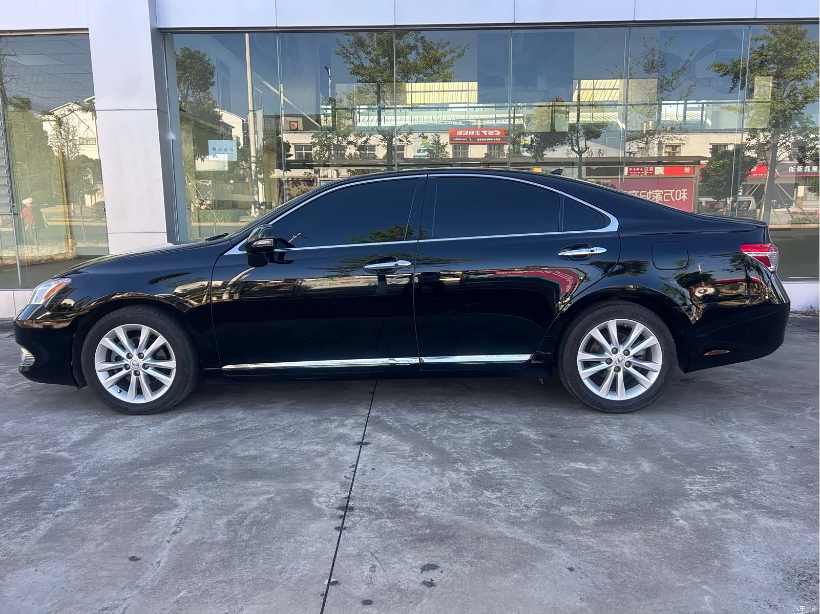 Lexus ES, 2011 7